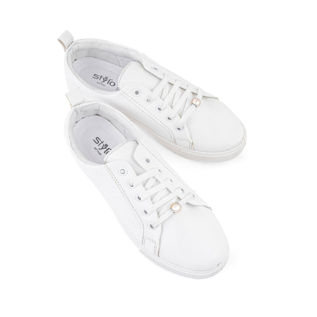 White Sneaker AT7332