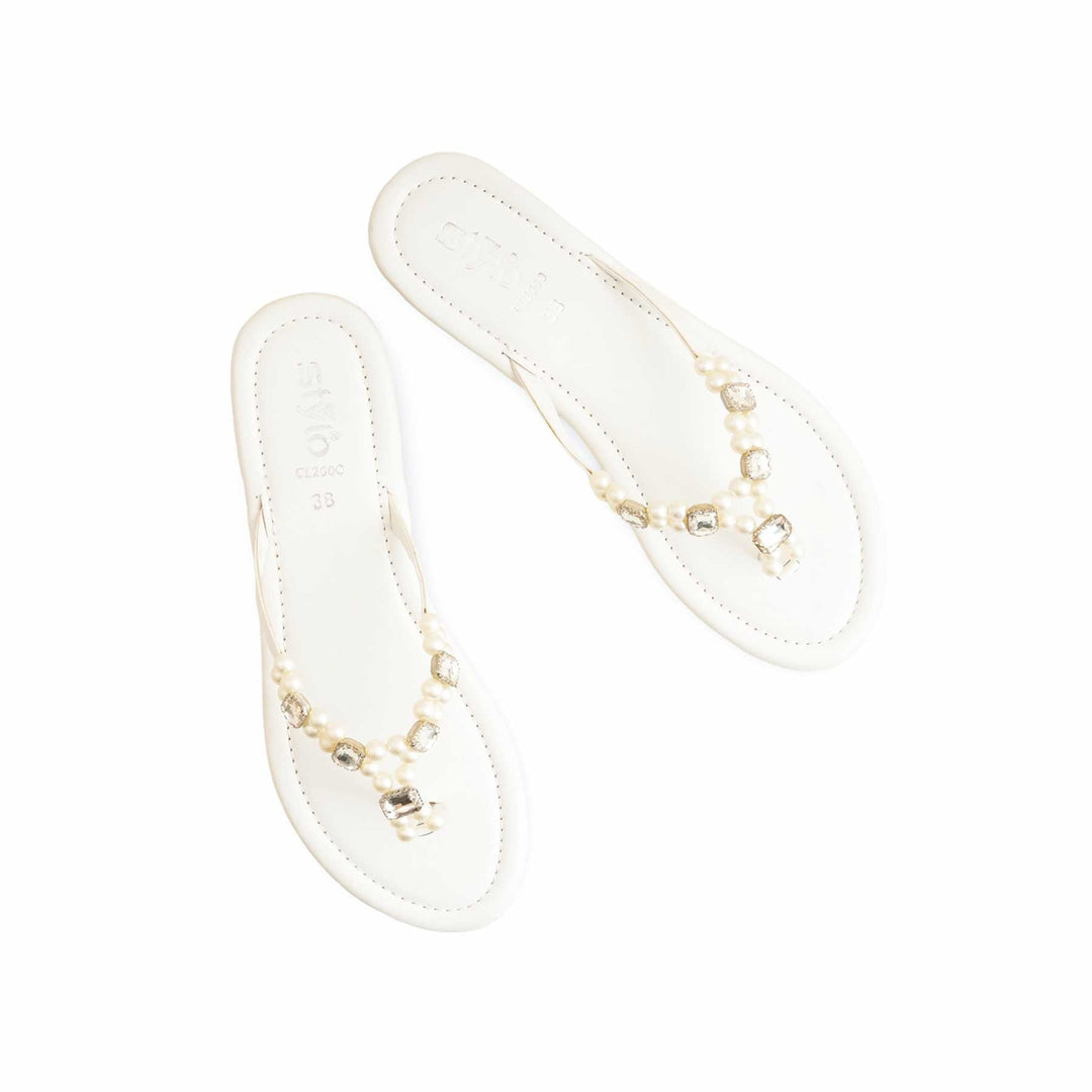 White Casual Chappal CL2000