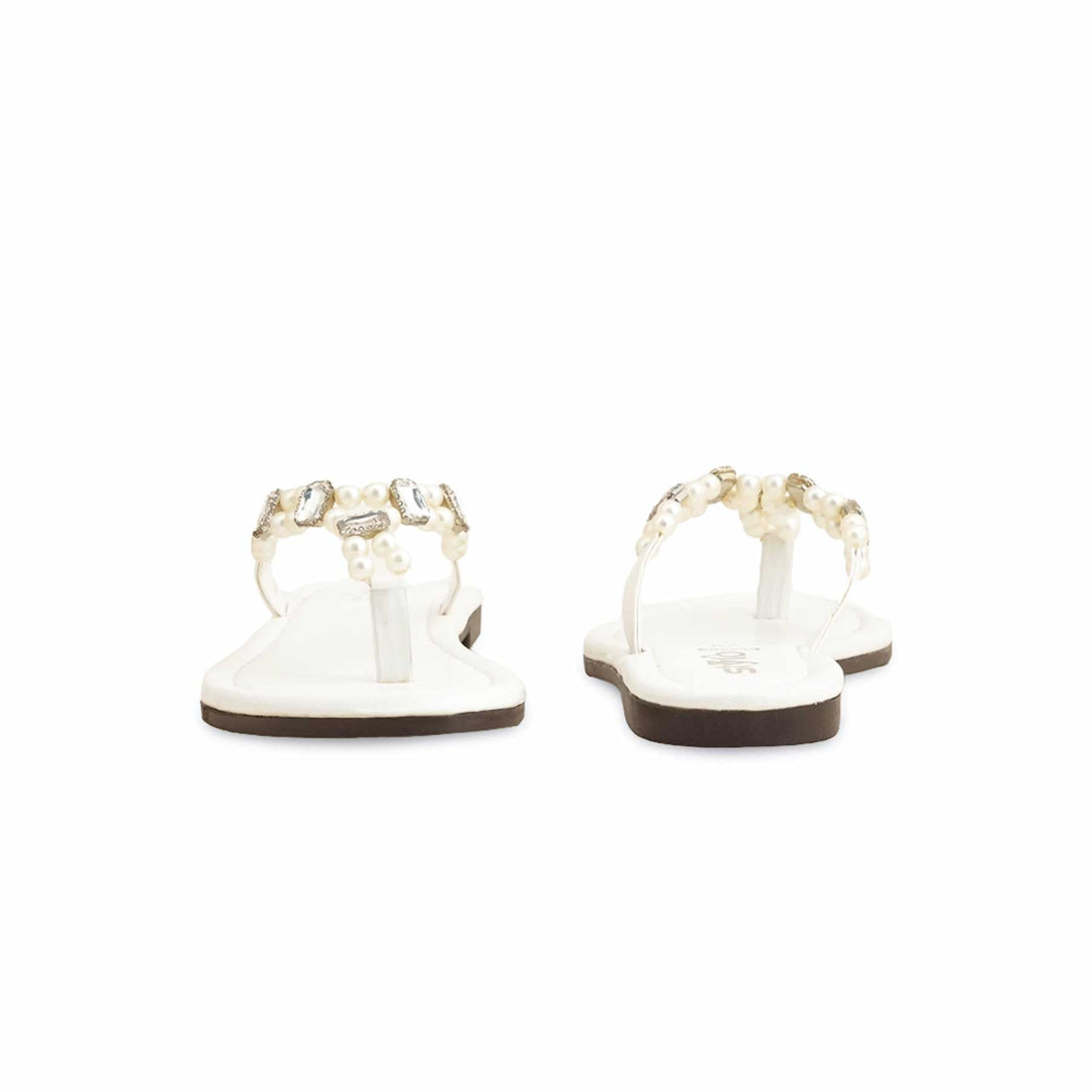 White Casual Chappal CL2000