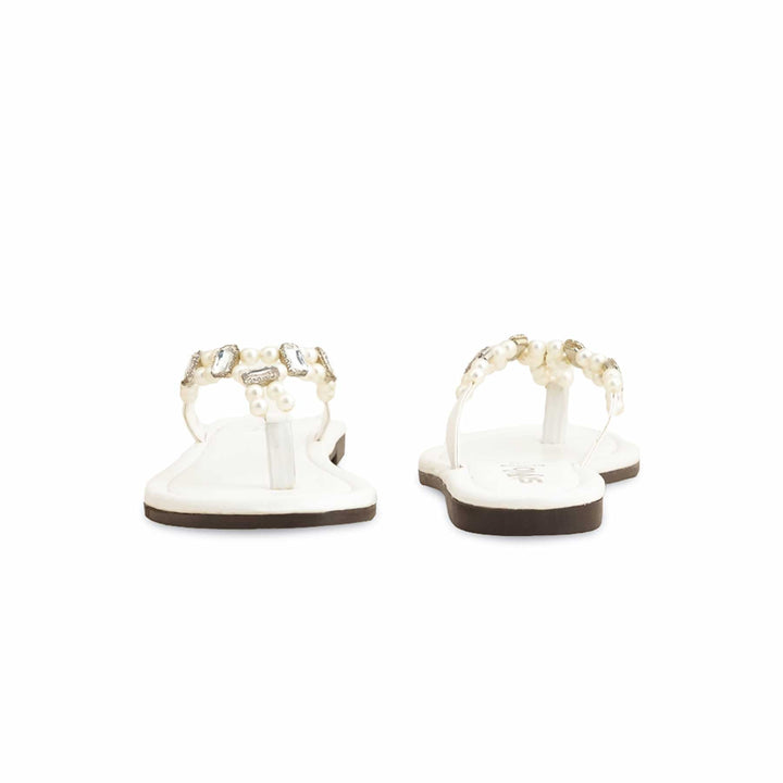 White Casual Chappal CL2000