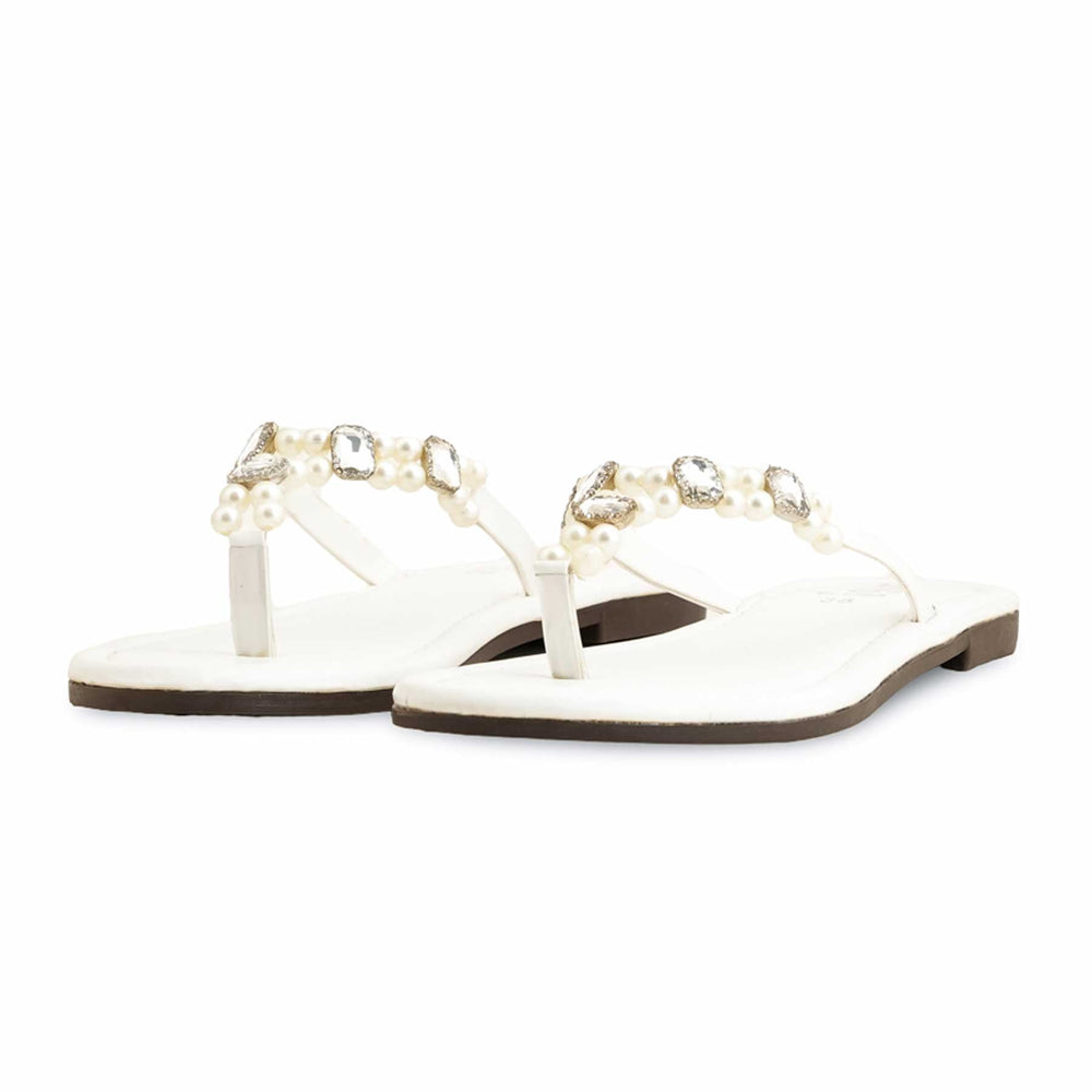 White Casual Chappal CL2000