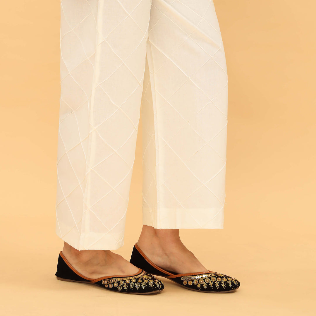 Cream Straight Fit Embellished Trouser PL5034